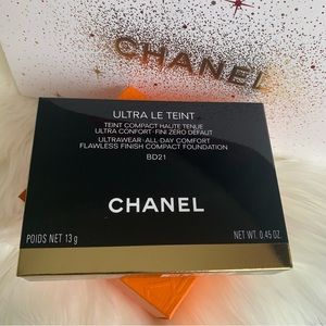 Chanel Ultra Le Teint Flawless Foundation (Biege)